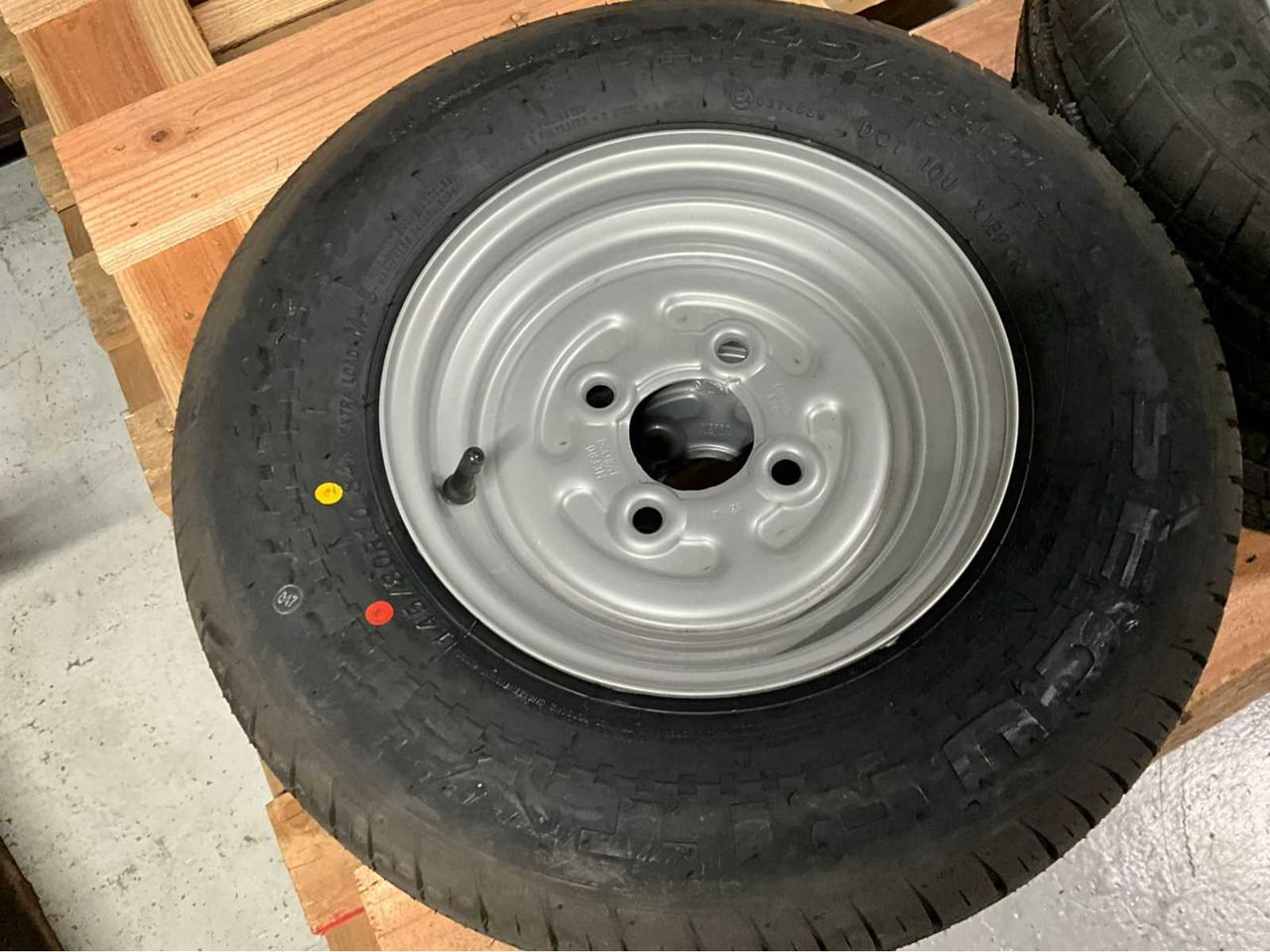 SECURITY TIRES + RIMS (4X) - Trailer: picture 4 SECURITY TIRES + RIMS (4X) - Trailer: picture 4