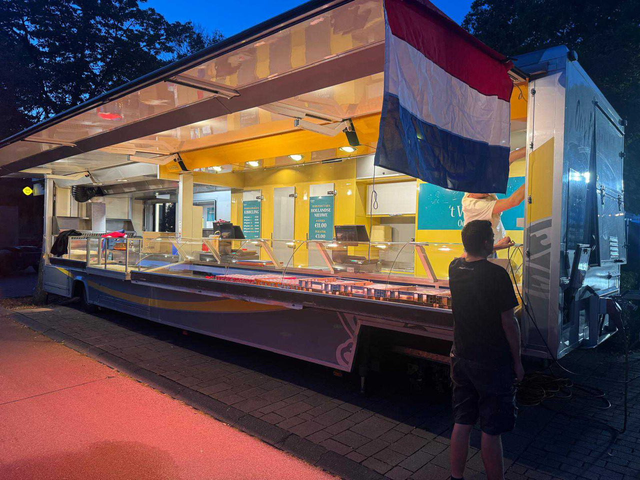 2000 MAN TRUCK WITH MARKET TRUCK - Truck: picture 2 2000 MAN TRUCK WITH MARKET TRUCK - Truck: picture 2