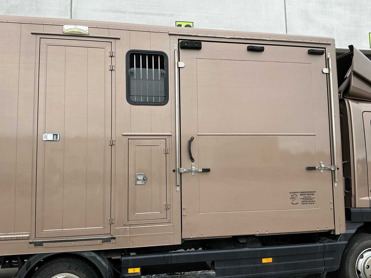 Truck 2000 MERCEDES-BENZ 815 HORSE TRUCK: picture 11