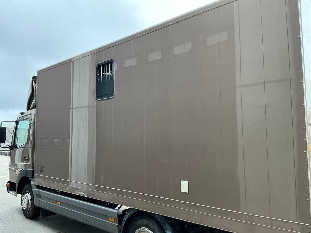 Truck 2000 MERCEDES-BENZ 815 HORSE TRUCK: picture 8