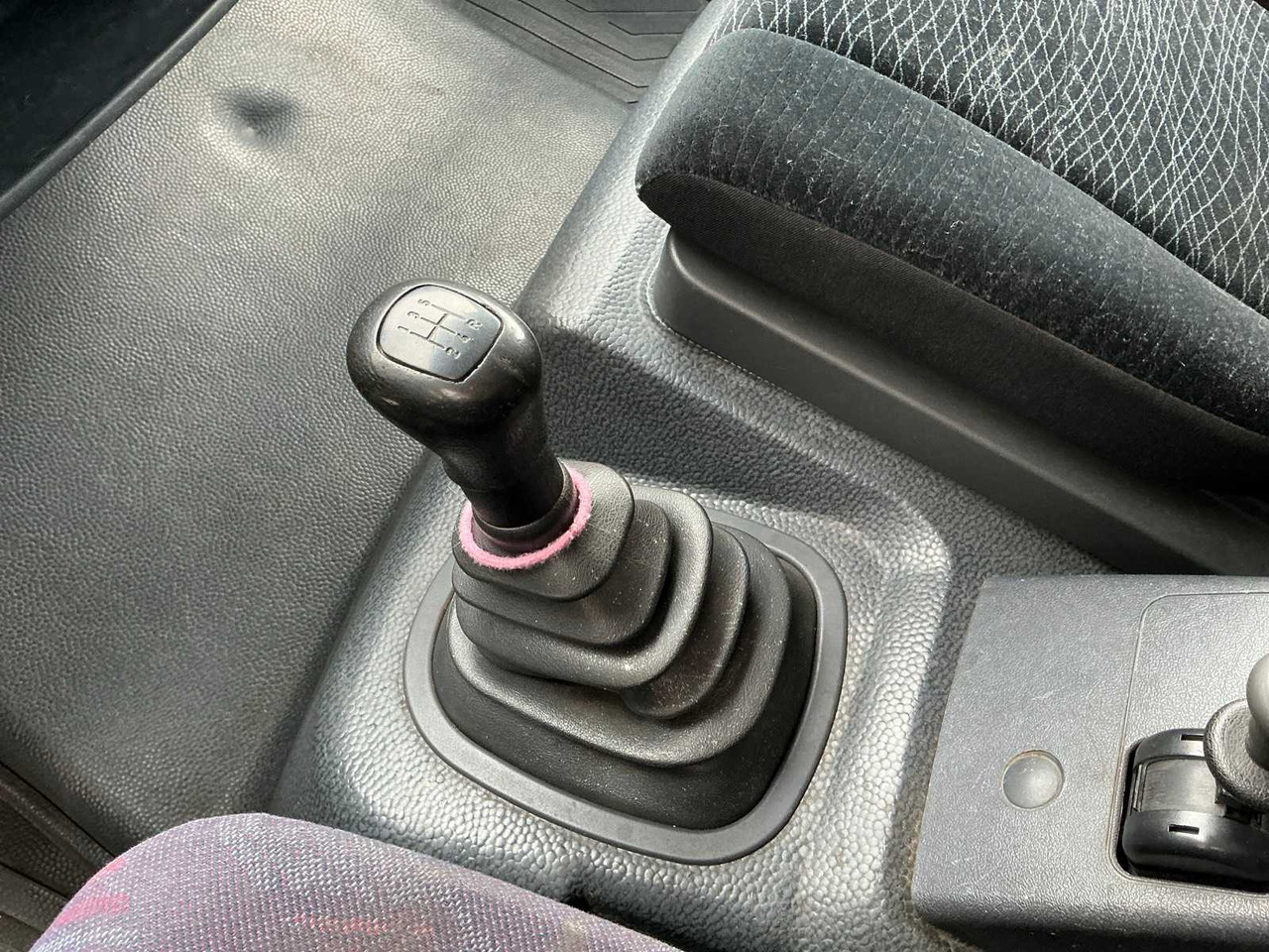 Truck 2000 MERCEDES-BENZ 815 HORSE TRUCK: picture 27