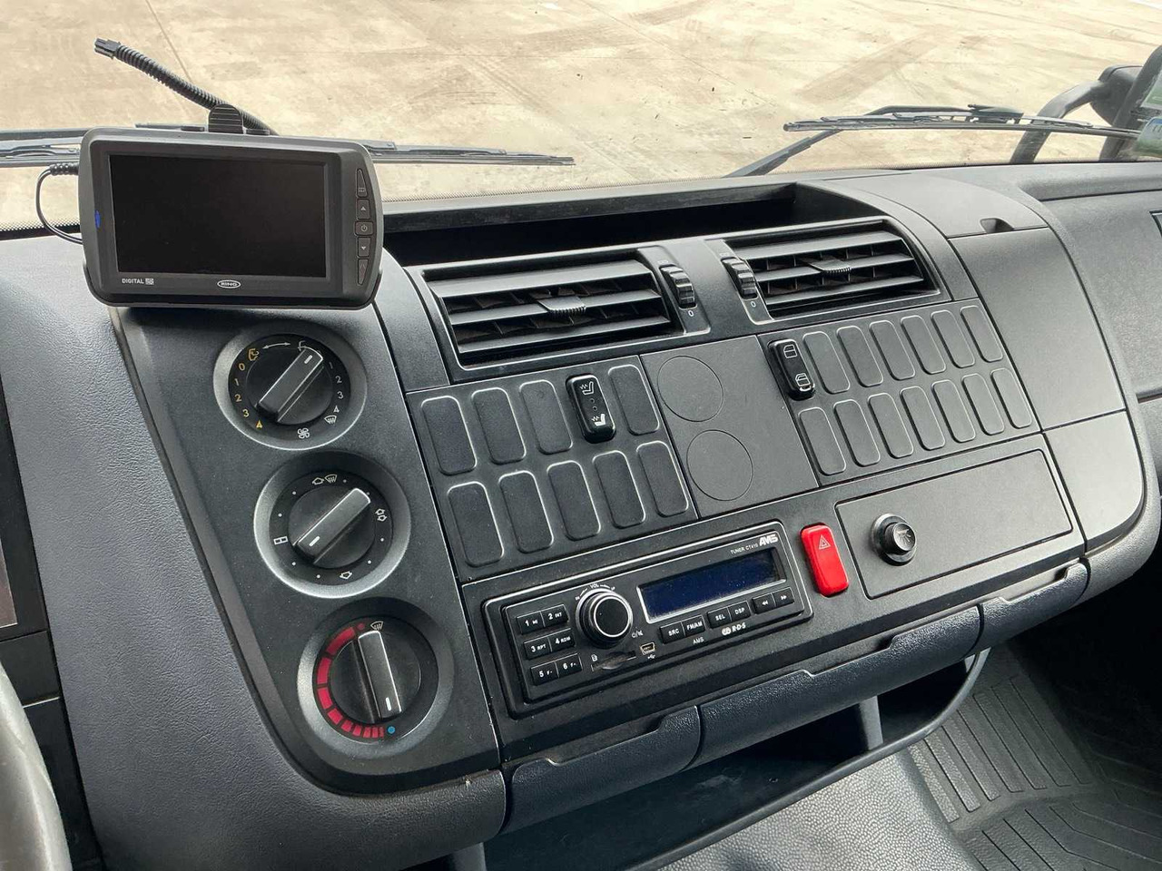 Truck 2000 MERCEDES-BENZ 815 HORSE TRUCK: picture 22