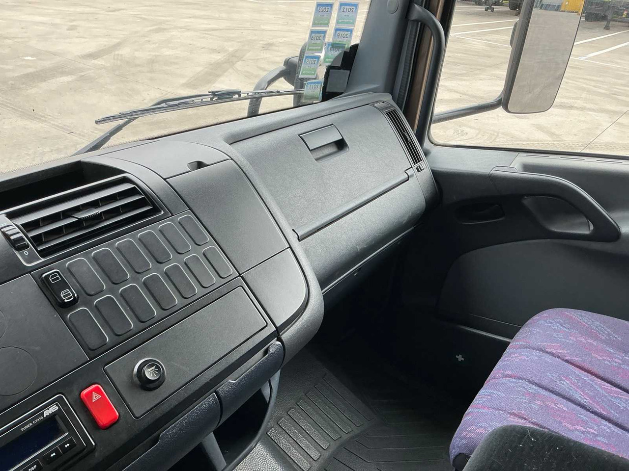 Truck 2000 MERCEDES-BENZ 815 HORSE TRUCK: picture 23