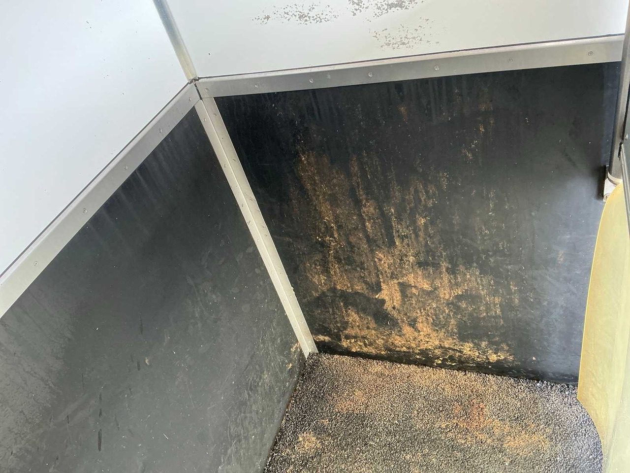 Truck 2000 MERCEDES-BENZ 815 HORSE TRUCK: picture 41