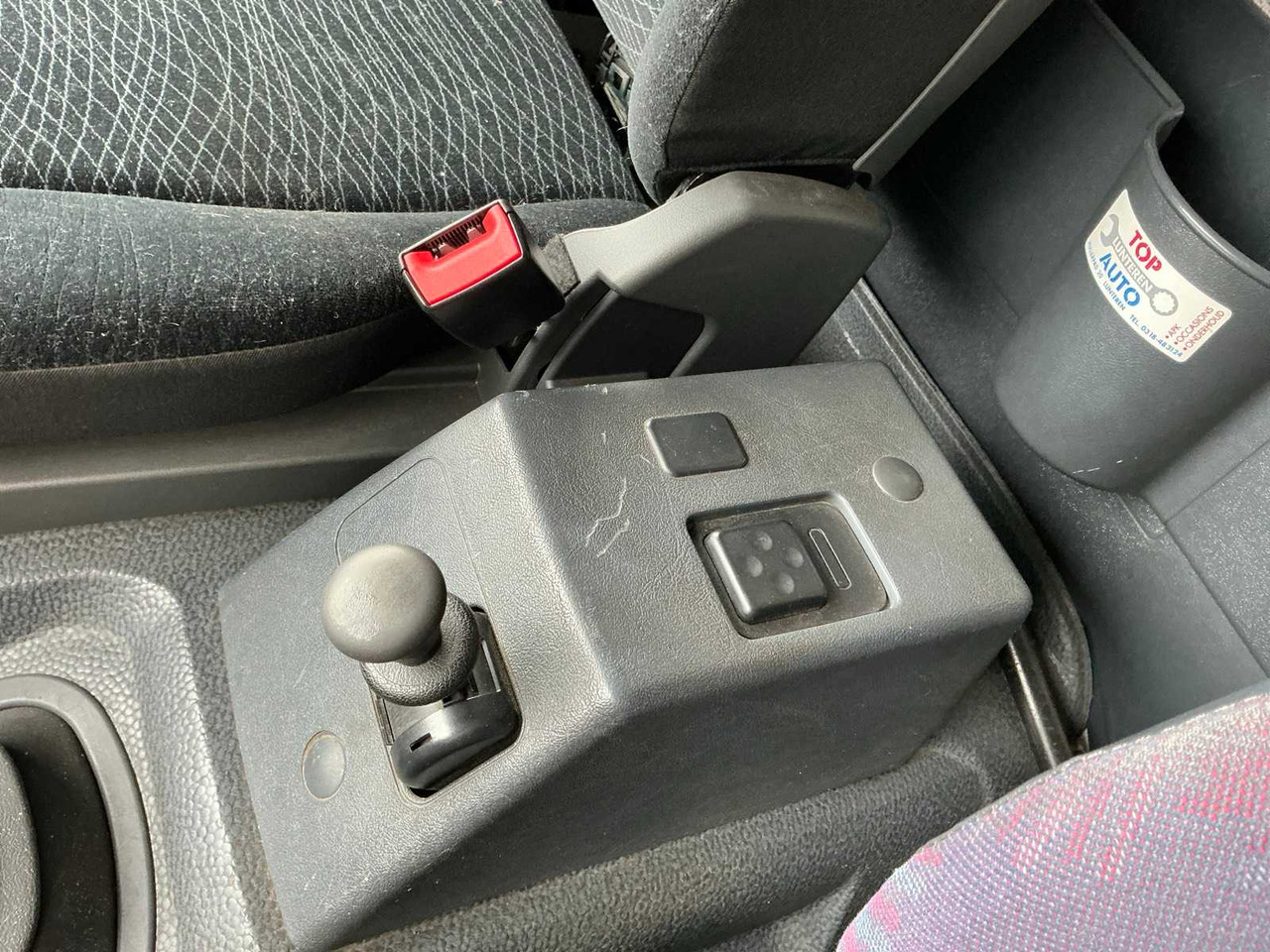 Truck 2000 MERCEDES-BENZ 815 HORSE TRUCK: picture 28