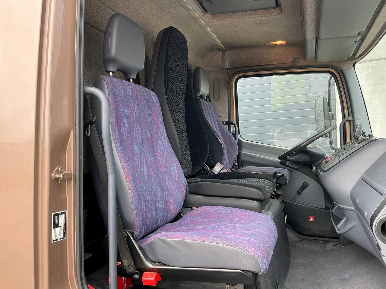 Truck 2000 MERCEDES-BENZ 815 HORSE TRUCK: picture 32