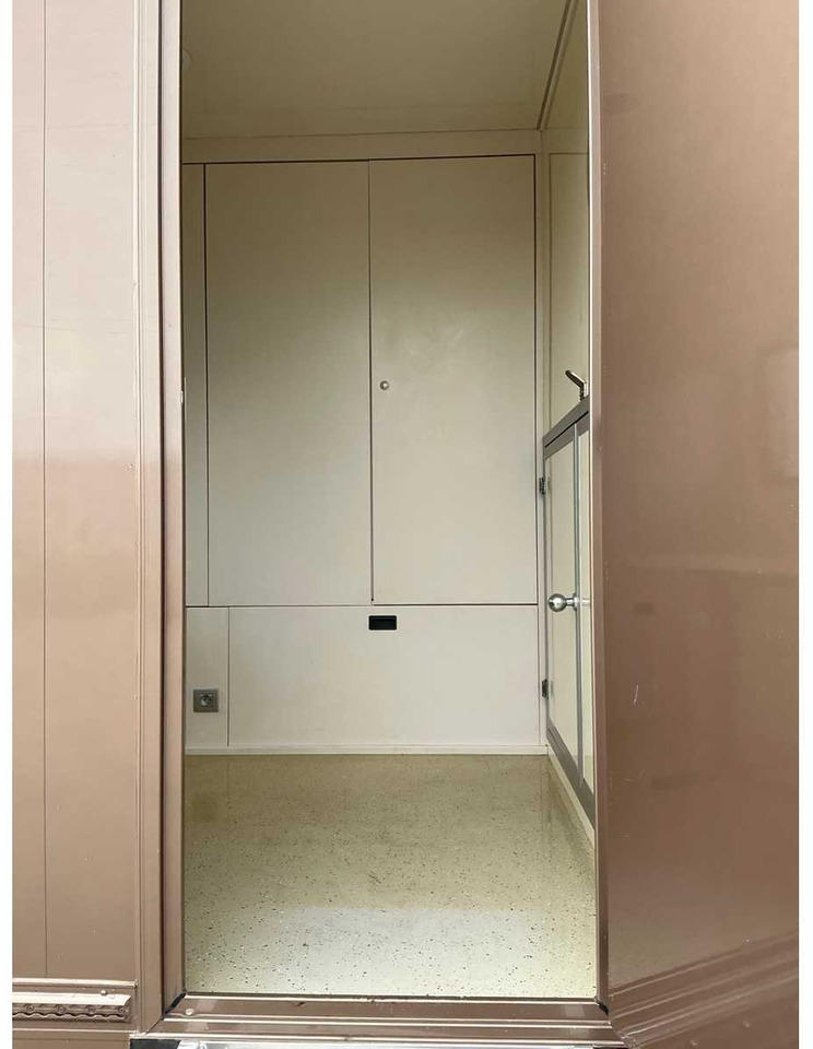 Truck 2000 MERCEDES-BENZ 815 HORSE TRUCK: picture 46