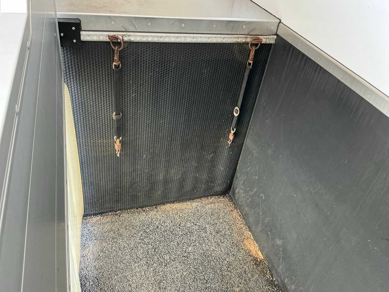 Truck 2000 MERCEDES-BENZ 815 HORSE TRUCK: picture 39