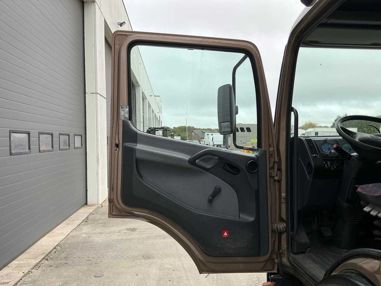 Truck 2000 MERCEDES-BENZ 815 HORSE TRUCK: picture 14