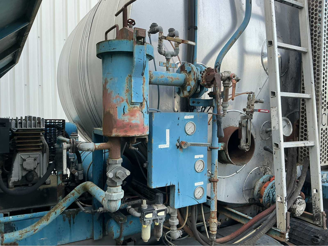 Truck 2001 RENAULT 22 AVA 320 DCI TRUCK: picture 15 Truck 2001 RENAULT 22 AVA 320 DCI TRUCK: picture 15