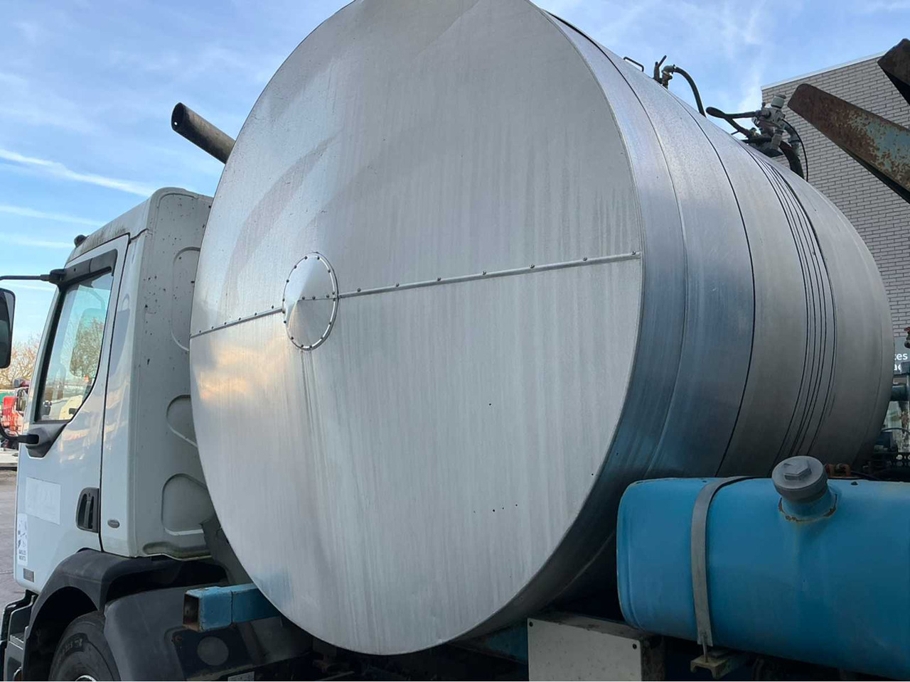 Truck 2001 RENAULT 22 AVA 320 DCI TRUCK: picture 11 Truck 2001 RENAULT 22 AVA 320 DCI TRUCK: picture 11