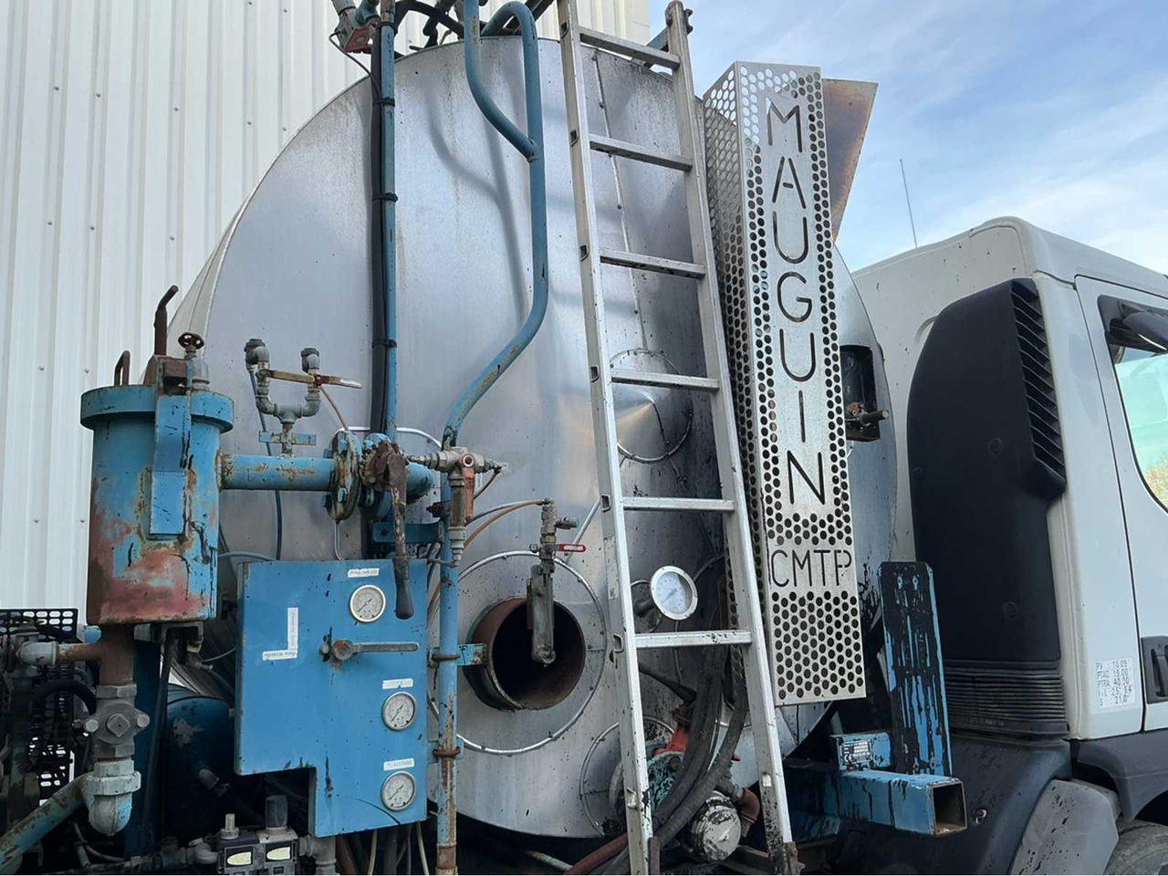 Truck 2001 RENAULT 22 AVA 320 DCI TRUCK: picture 10 Truck 2001 RENAULT 22 AVA 320 DCI TRUCK: picture 10