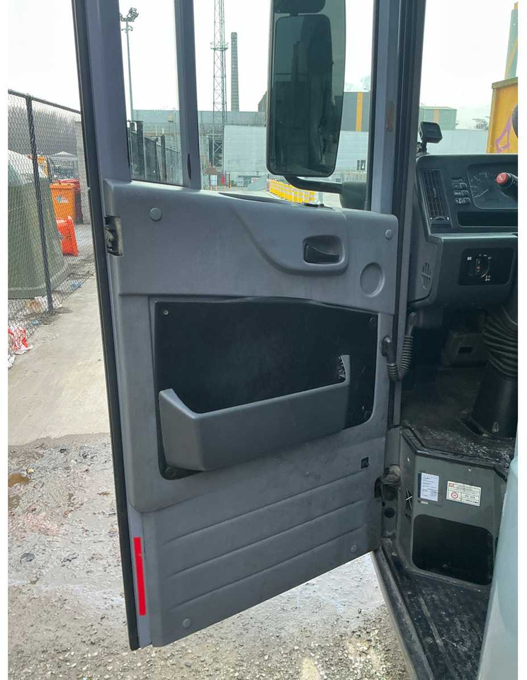 Truck 2011 MERCEDES-BENZ ECONIC TRUCK: picture 18