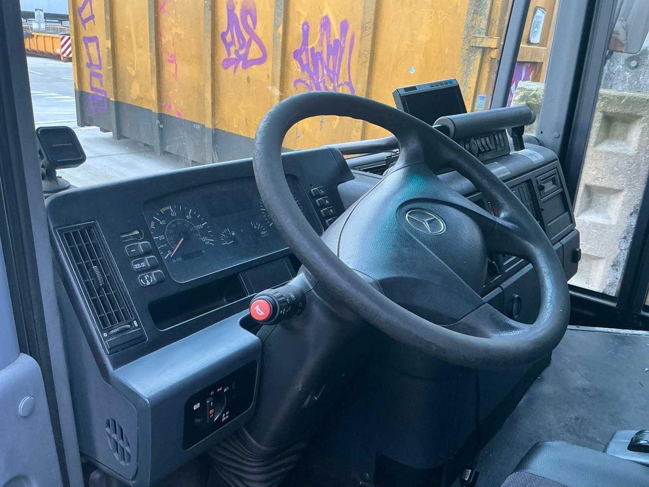 Truck 2011 MERCEDES-BENZ ECONIC TRUCK: picture 20