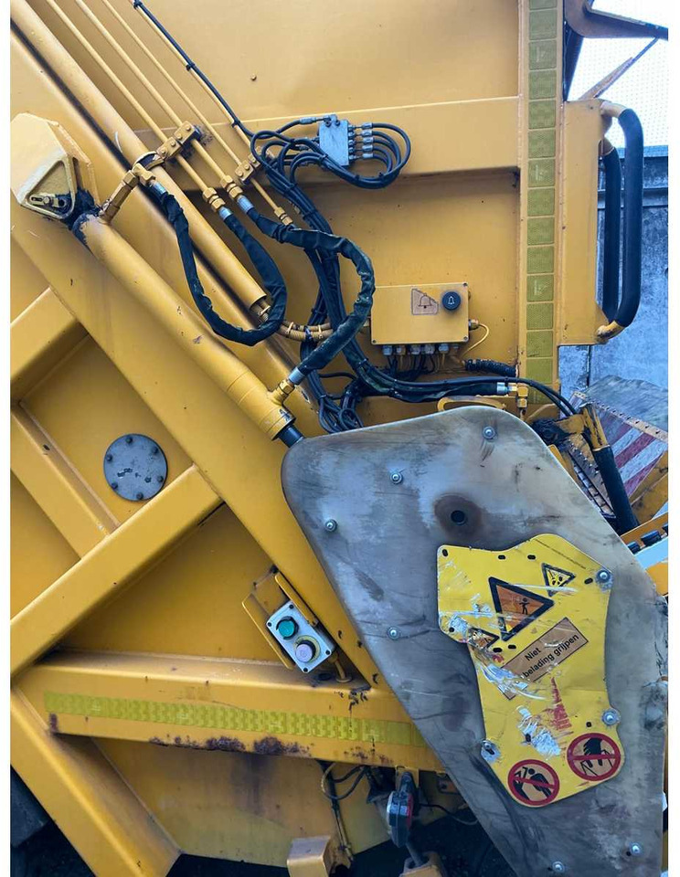 Truck 2011 MERCEDES-BENZ ECONIC TRUCK: picture 12