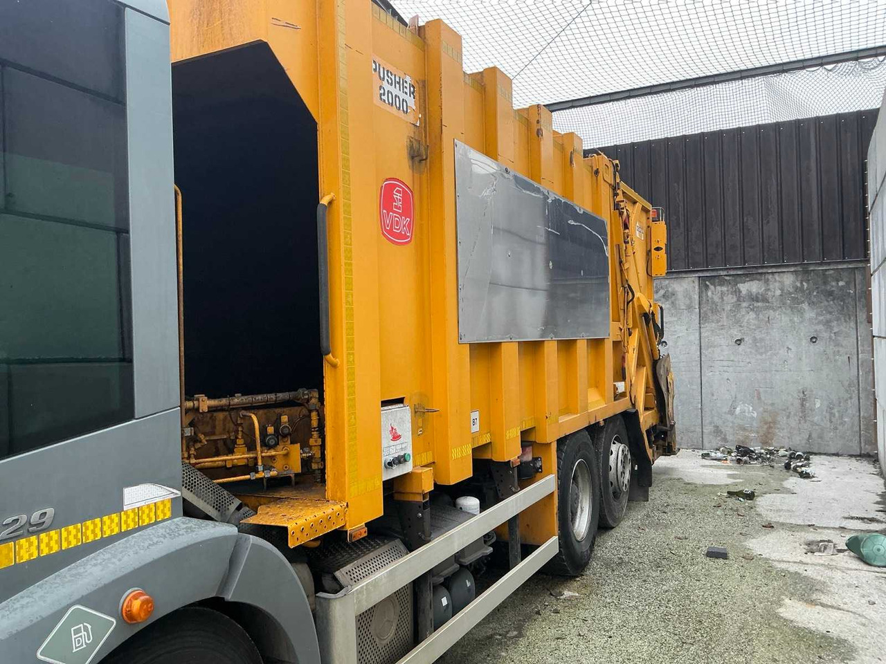 Truck 2011 MERCEDES-BENZ ECONIC TRUCK: picture 8