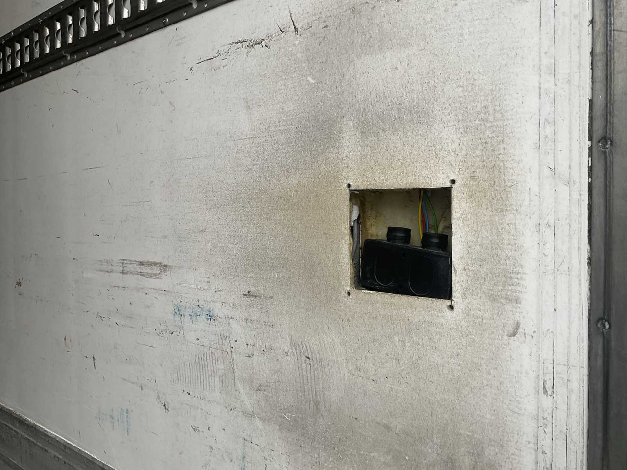 Truck 2013 VOLVO FLB2C REFRIGERATED TRUCK: picture 32