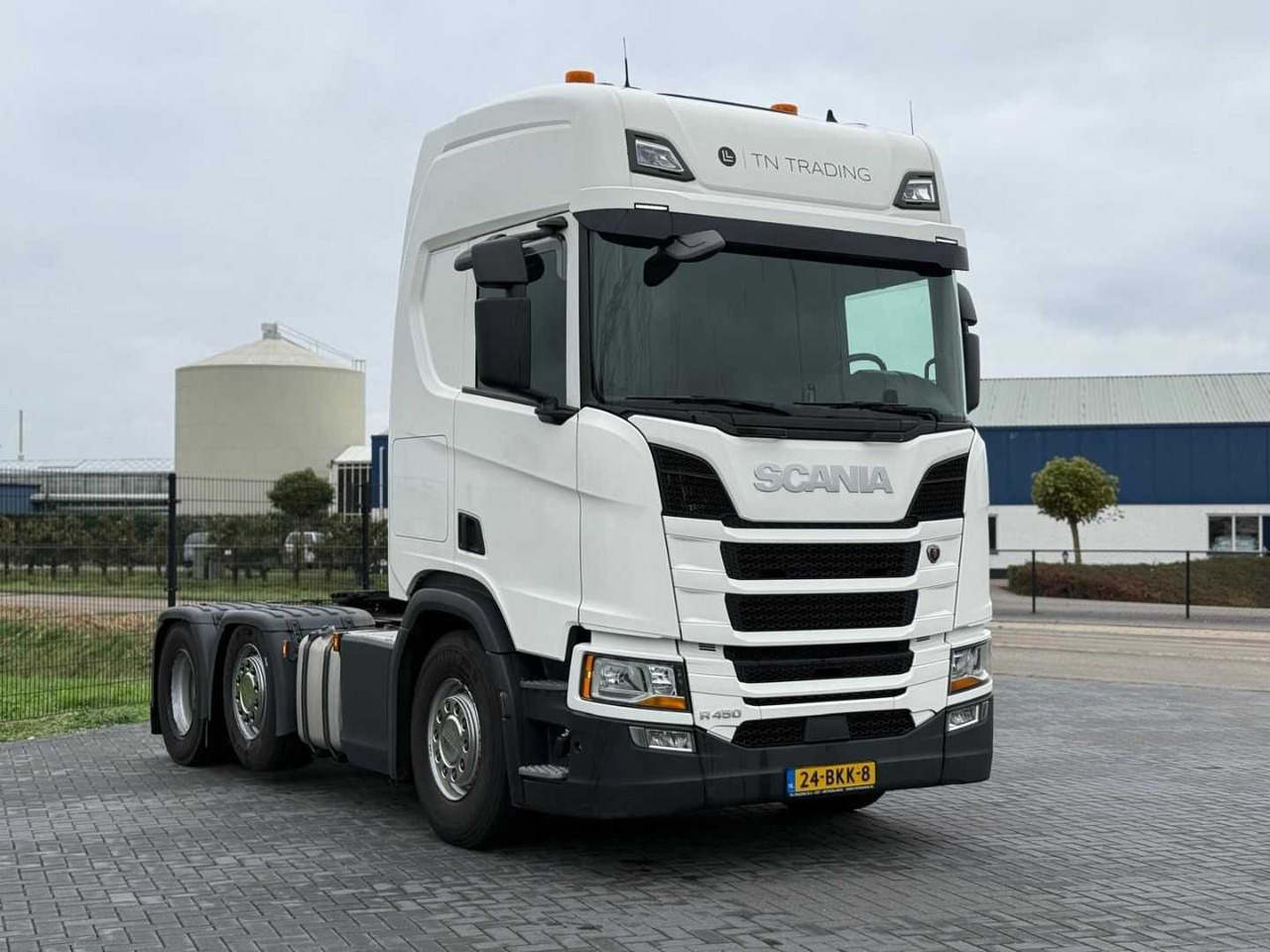 SCANIA - 2018 - R450 - RETARDER - TWO TANKS - STEERED FORERUNNER - TOP - TRUCK - Truck: picture 2 SCANIA - 2018 - R450 - RETARDER - TWO TANKS - STEERED FORERUNNER - TOP - TRUCK - Truck: picture 2