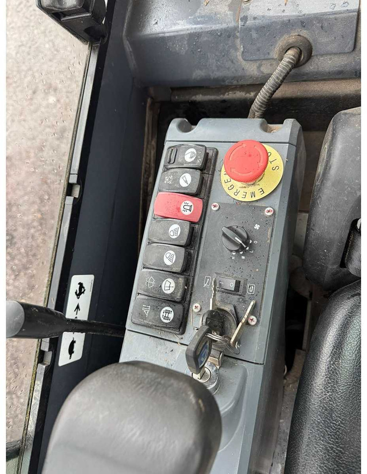 XCMG 2T MINI EXCAVATOR WITH ATTACHMENTS - 2021 - 495 HOURS - Mini excavator: picture 5 XCMG 2T MINI EXCAVATOR WITH ATTACHMENTS - 2021 - 495 HOURS - Mini excavator: picture 5