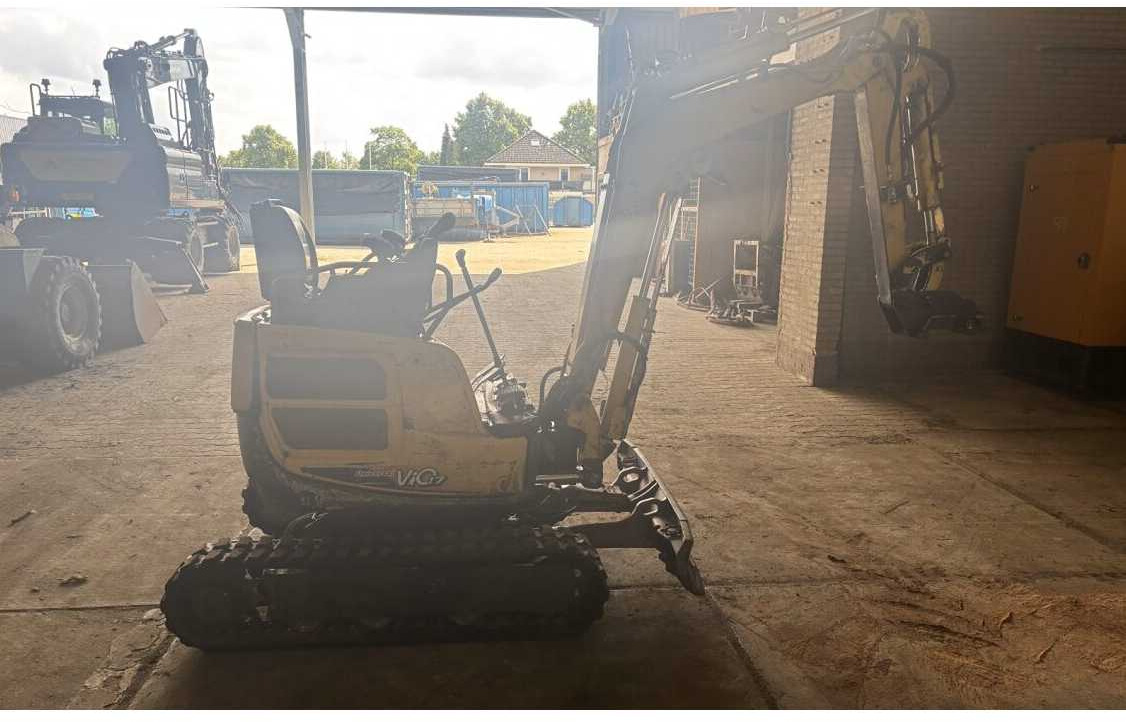 YANMAR - 2015 - VIO 17 - MINI EXCAVATOR - Mini excavator: picture 5 YANMAR - 2015 - VIO 17 - MINI EXCAVATOR - Mini excavator: picture 5