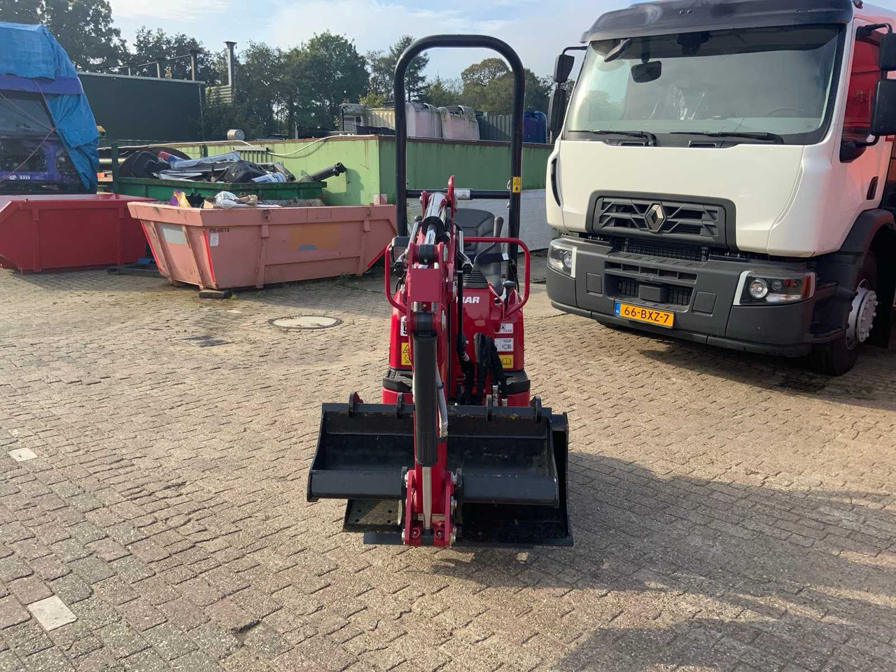 Yanmar SV08-1C - Mini excavator: picture 2 Yanmar SV08-1C - Mini excavator: picture 2