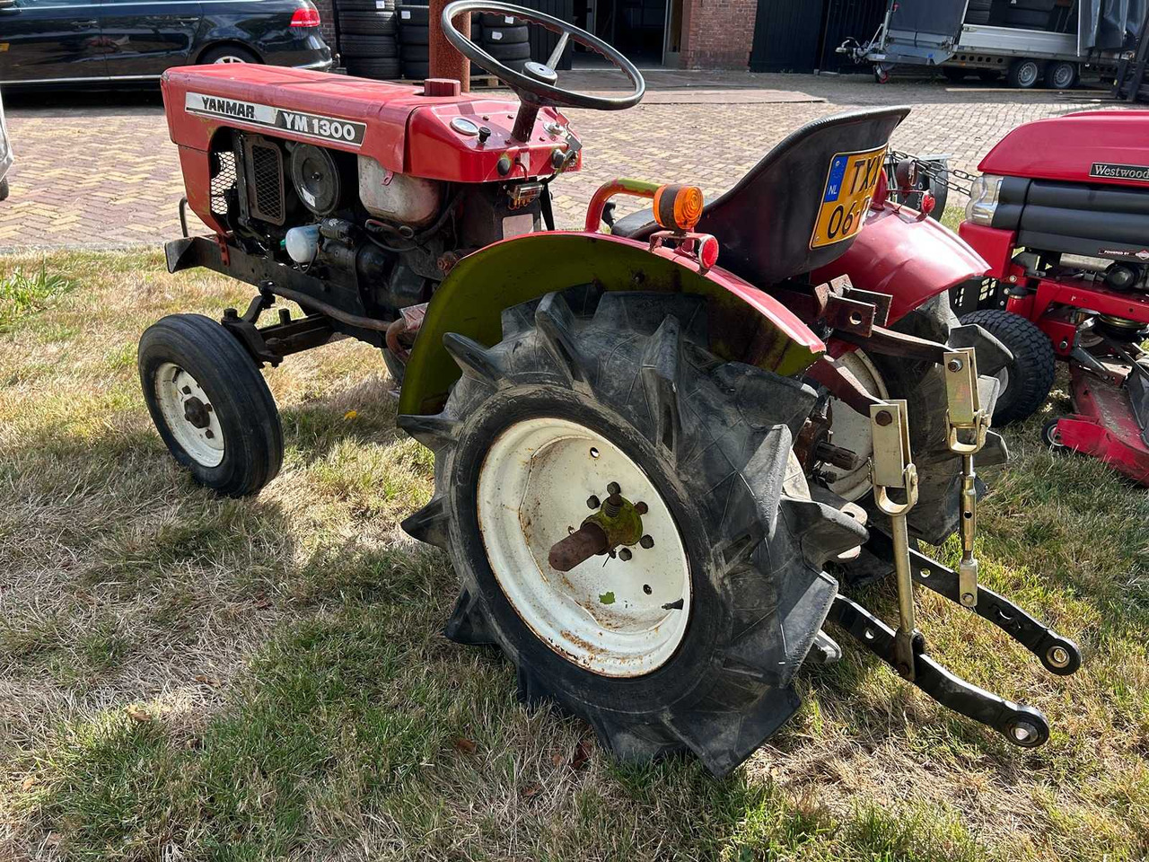 Yanmar YM1300 - Compact tractor: picture 5 Yanmar YM1300 - Compact tractor: picture 5
