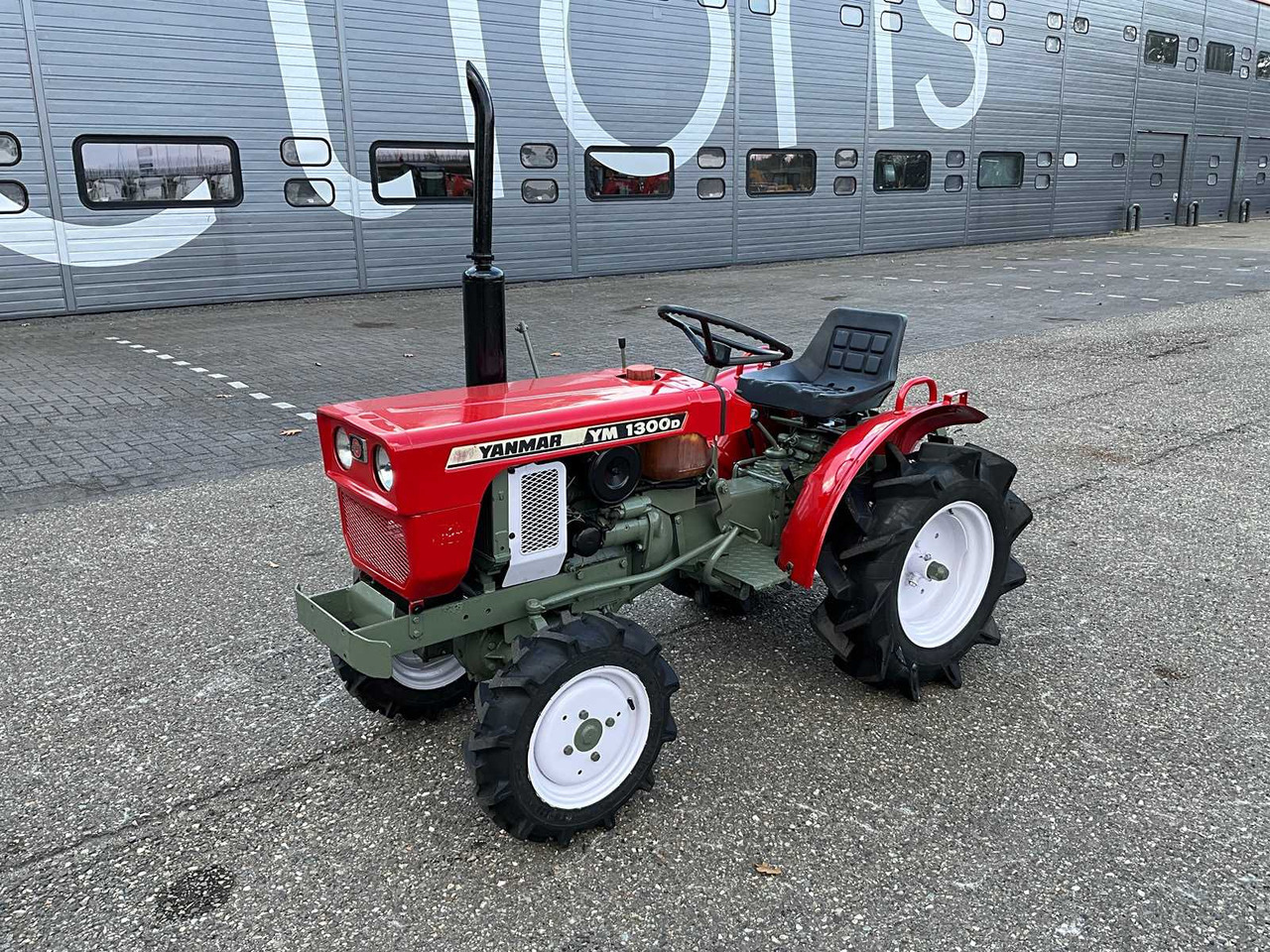 Yanmar YM1300D - Compact tractor: picture 1 Yanmar YM1300D - Compact tractor: picture 1
