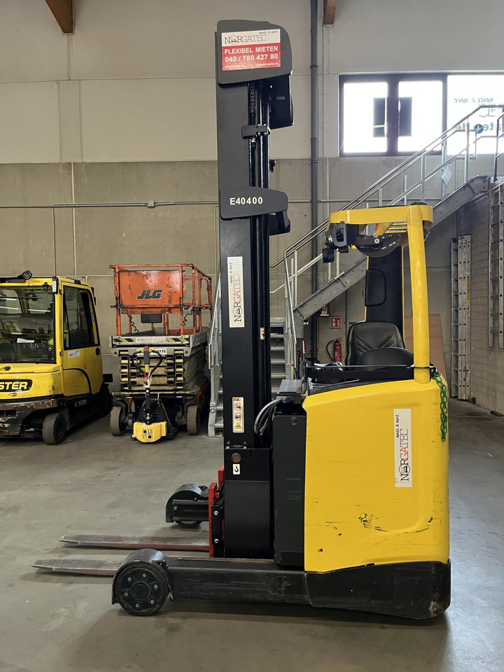 Hyster R1.6 - Reach truck: picture 2 Hyster R1.6 - Reach truck: picture 2