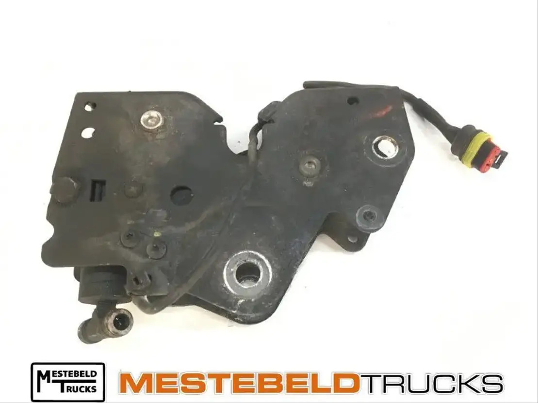 DAF Cabinevergrendeling rechts  - Cab and interior for Truck: picture 1 DAF Cabinevergrendeling rechts  - Cab and interior for Truck: picture 1