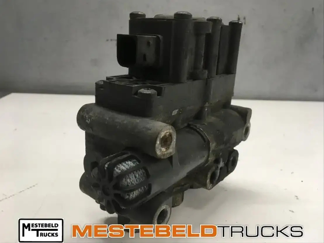 DAF Magneetventielenblok Ecas - Brake parts for Truck: picture 1 DAF Magneetventielenblok Ecas - Brake parts for Truck: picture 1
