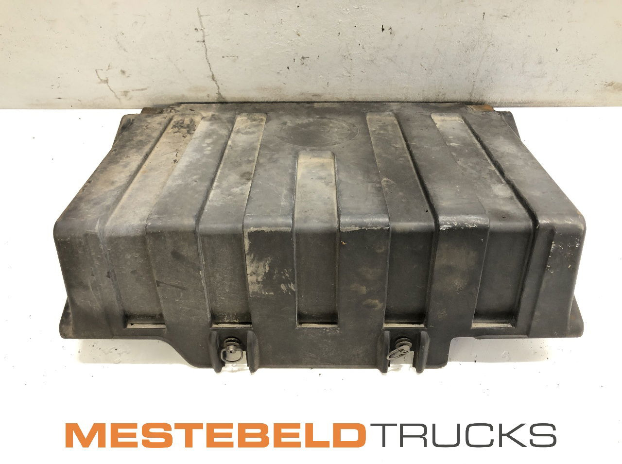 MAN Accubakdeksel TGX - Frame/ Chassis for Truck: picture 1 MAN Accubakdeksel TGX - Frame/ Chassis for Truck: picture 1