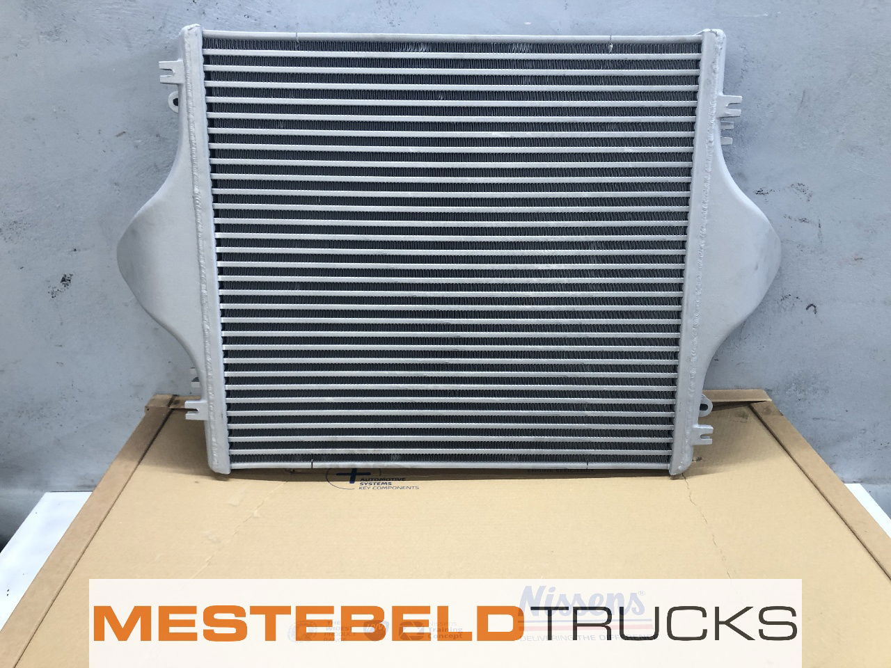 MAN Intercooler F2000 - Cooling system for Truck: picture 2 MAN Intercooler F2000 - Cooling system for Truck: picture 2