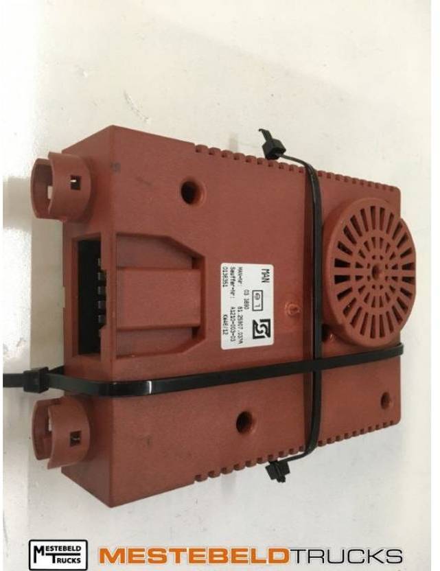 MAN Spanningsomvormer 24/12V 36A - Electrical system for Truck: picture 1 MAN Spanningsomvormer 24/12V 36A - Electrical system for Truck: picture 1