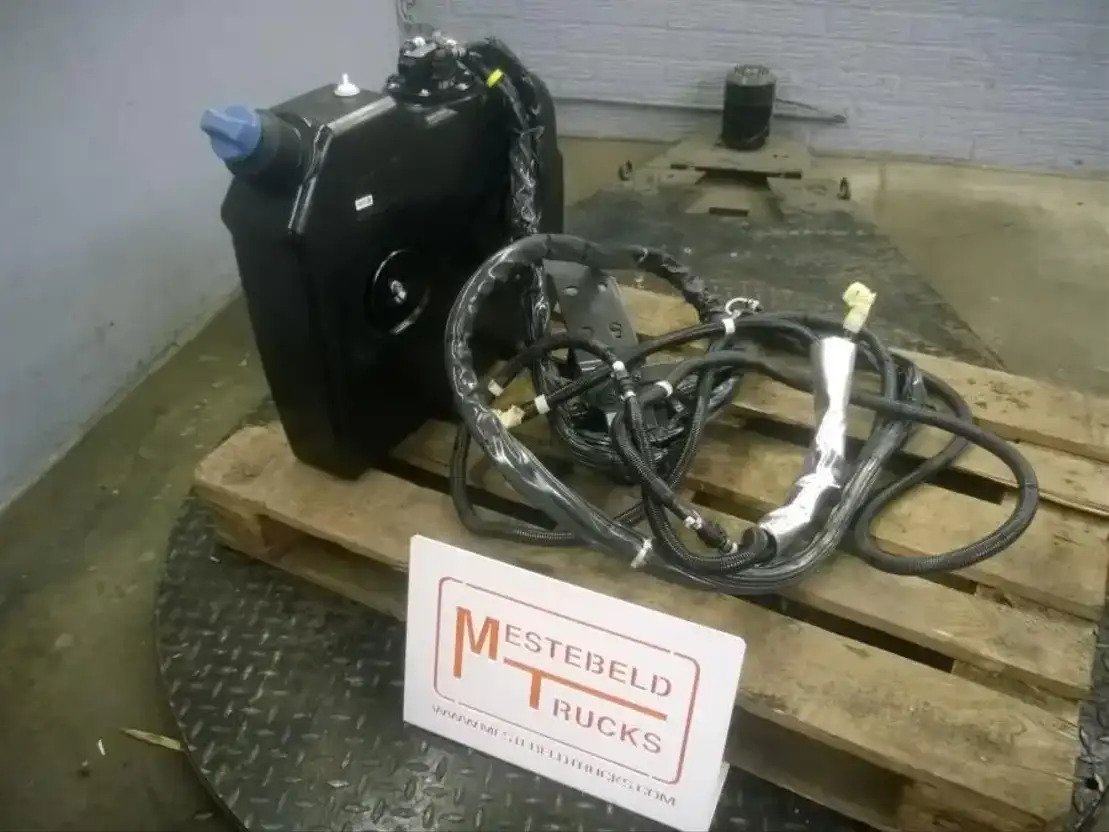 Mercedes-Benz Ad-blue tank met leidingen - Muffler/ Exhaust system for Truck: picture 1 Mercedes-Benz Ad-blue tank met leidingen - Muffler/ Exhaust system for Truck: picture 1
