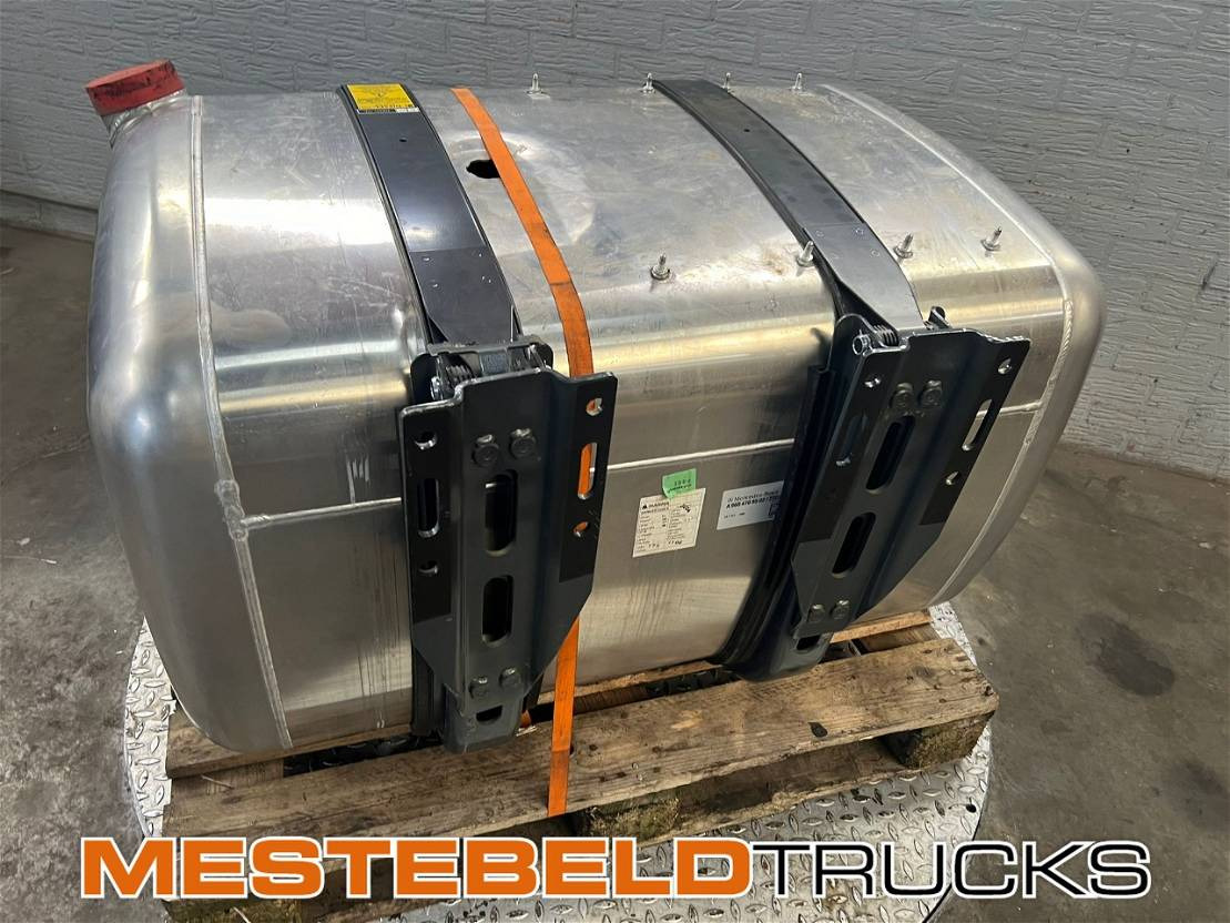 Mercedes-Benz Brandstoftank 490 liter - Fuel processing/ Fuel delivery for Truck: picture 2 Mercedes-Benz Brandstoftank 490 liter - Fuel processing/ Fuel delivery for Truck: picture 2