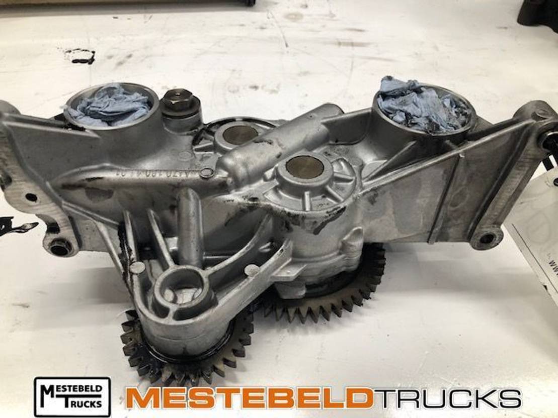 Mercedes-Benz Oliepomp - Engine and parts for Truck: picture 1 Mercedes-Benz Oliepomp - Engine and parts for Truck: picture 1