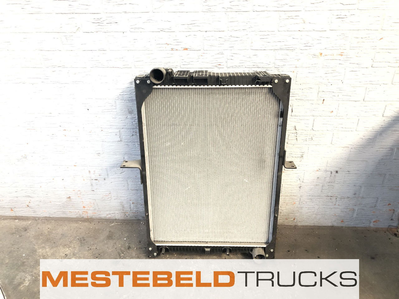 Mercedes-Benz Radiateur - Cooling system for Truck: picture 2 Mercedes-Benz Radiateur - Cooling system for Truck: picture 2