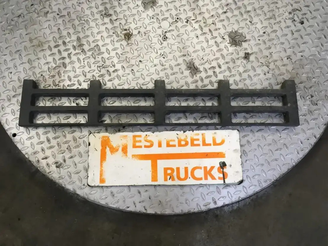 Volvo G rille / Trap - Cab and interior for Truck: picture 1 Volvo G rille / Trap - Cab and interior for Truck: picture 1