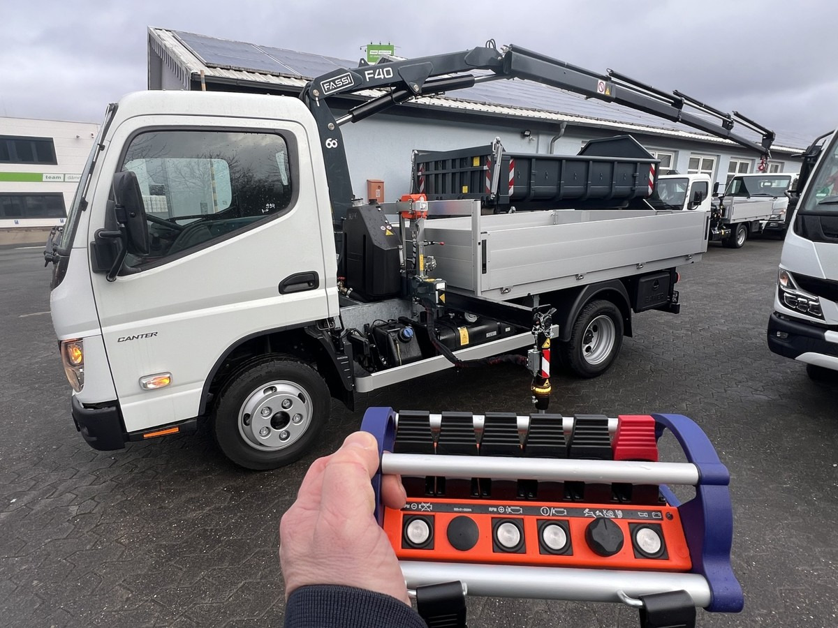FUSO 6S15 Pritsche 3.0m Kran 4xhydr. Funk! - Crane truck, Dropside/ Flatbed truck: picture 4 FUSO 6S15 Pritsche 3.0m Kran 4xhydr. Funk! - Crane truck, Dropside/ Flatbed truck: picture 4