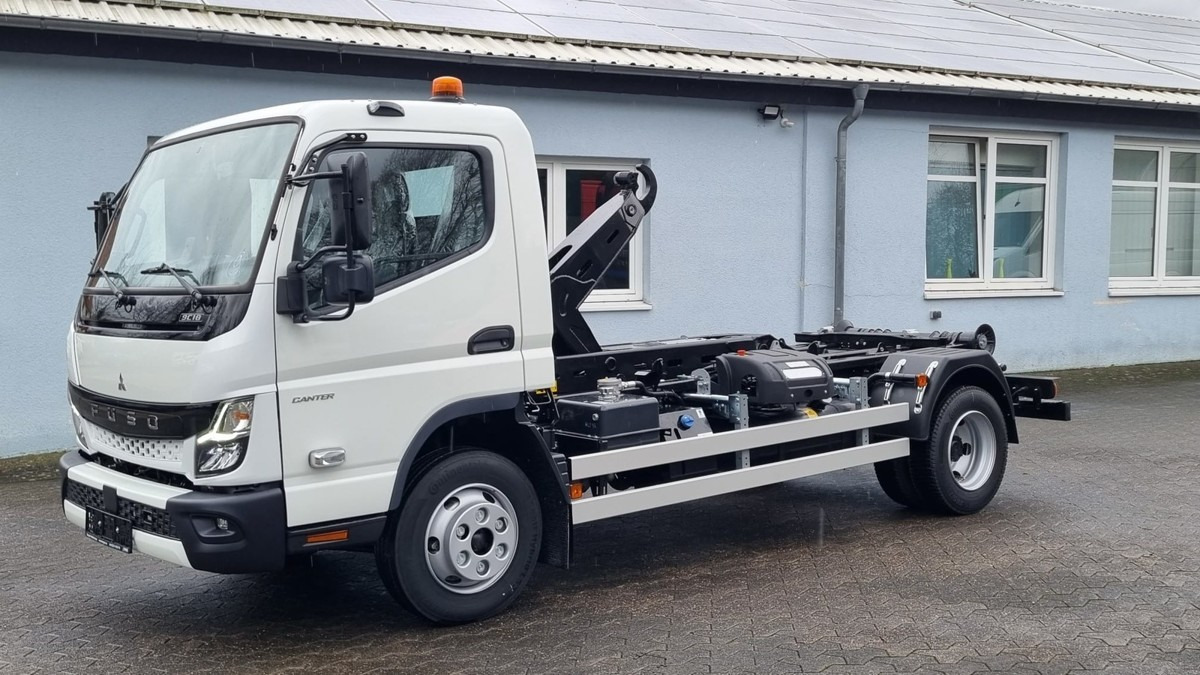 FUSO Canter FUSO 9C18 Duonic City Abrollkipper - Hook lift truck: picture 1 FUSO Canter FUSO 9C18 Duonic City Abrollkipper - Hook lift truck: picture 1