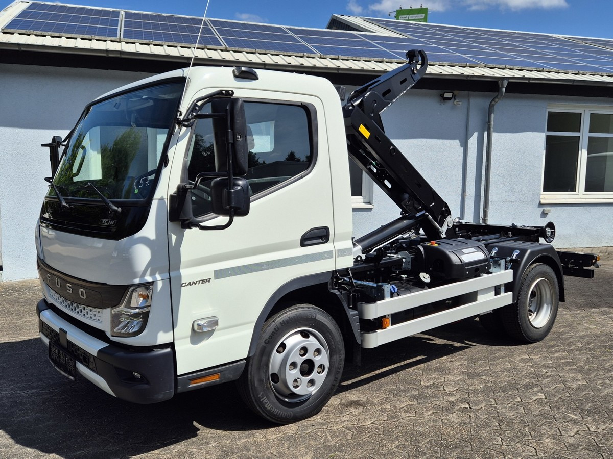 FUSO Fuso Canter 7C18 City Abrollkipper AHK Hooklift - Hook lift truck: picture 1 FUSO Fuso Canter 7C18 City Abrollkipper AHK Hooklift - Hook lift truck: picture 1