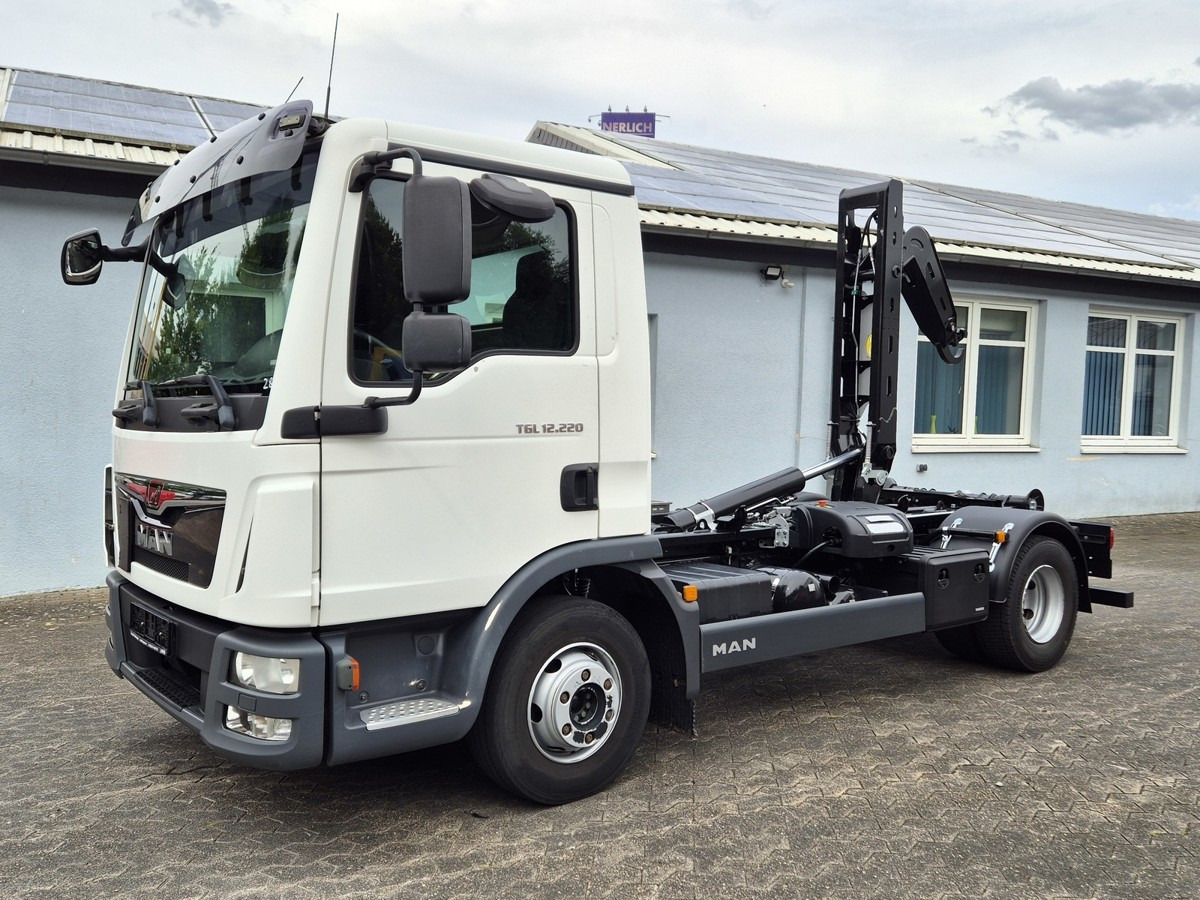 MAN TGL 12.220 BL City Abrollkipper 2x AHK Euro 6 - Hook lift truck: picture 3 MAN TGL 12.220 BL City Abrollkipper 2x AHK Euro 6 - Hook lift truck: picture 3
