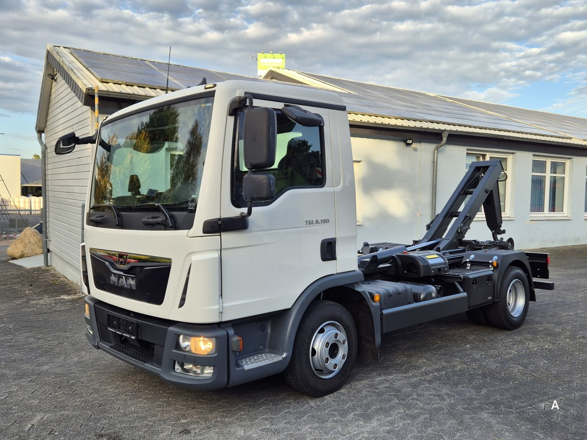MAN TGL 8.190 BL City Abrollkipper Aut., 2 x AHK sof - Hook lift truck: picture 4 MAN TGL 8.190 BL City Abrollkipper Aut., 2 x AHK sof - Hook lift truck: picture 4
