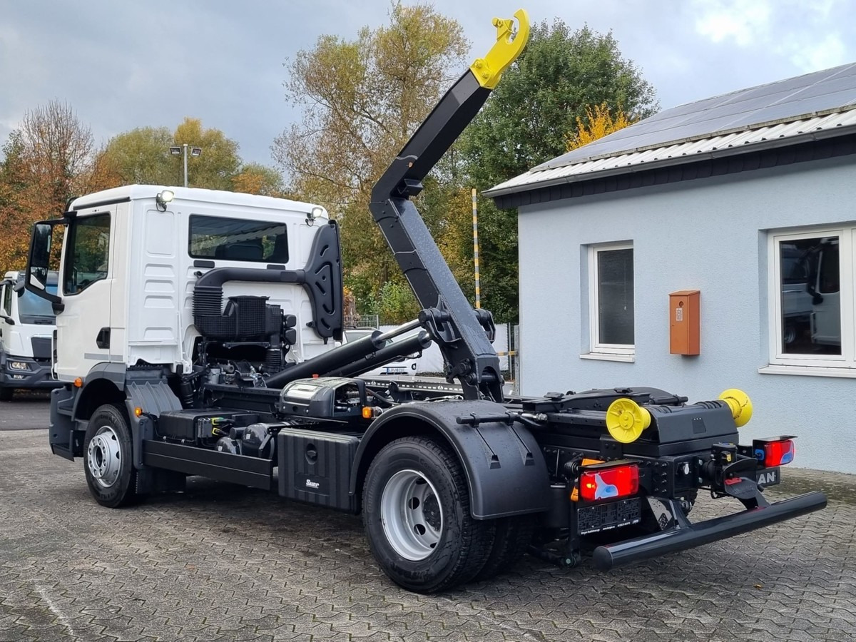 New Hook lift truck MAN TGM 15.290 BL Abrollkipper PowerMatic Standheiz.: picture 15