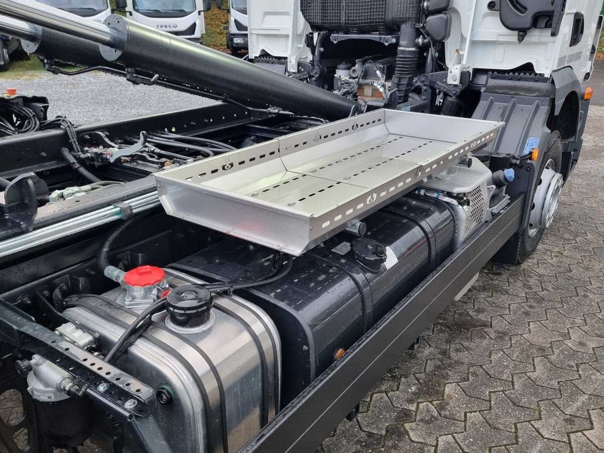 New Hook lift truck MAN TGM 15.290 BL Abrollkipper PowerMatic Standheiz.: picture 18