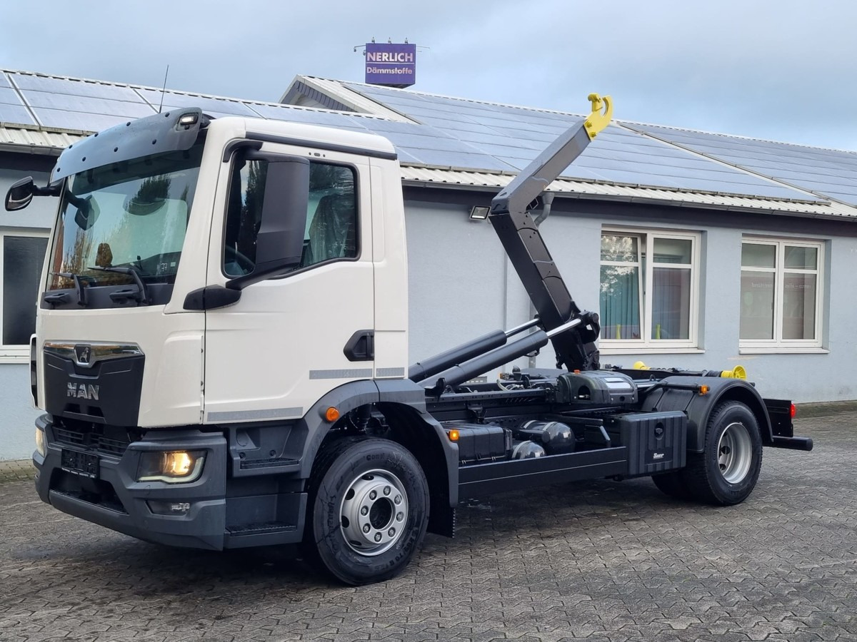 New Hook lift truck MAN TGM 15.290 BL Abrollkipper PowerMatic Standheiz.: picture 14