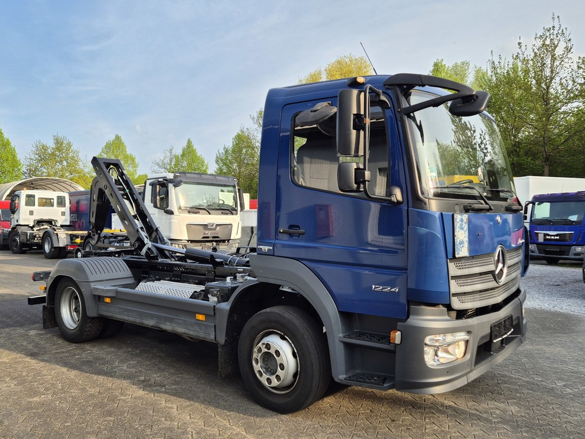 MERCEDES-BENZ 1224 L Atego City Abrollkipper NEU AHK Euro 6 - Hook lift truck: picture 3 MERCEDES-BENZ 1224 L Atego City Abrollkipper NEU AHK Euro 6 - Hook lift truck: picture 3