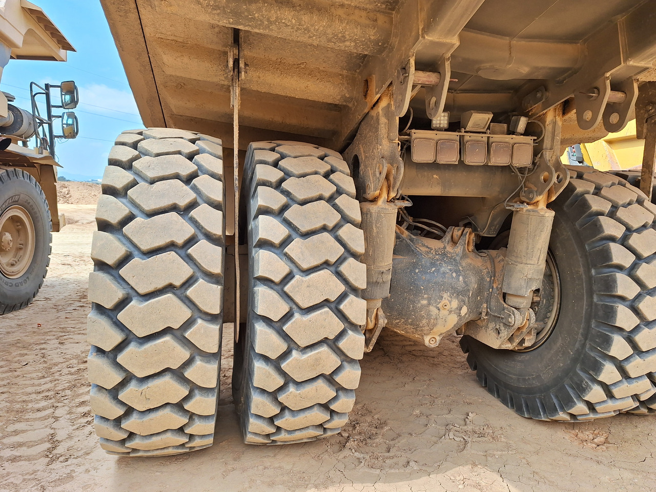 KOMATSU HD605 7-EO leasing KOMATSU HD605 7-EO: picture 17