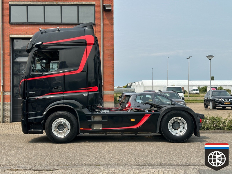 Mercedes-Benz ACTROS 1853 BigSpace - RETARDER - PTO hydraulics - NIGHT A/C - Tractor unit: picture 3 Mercedes-Benz ACTROS 1853 BigSpace - RETARDER - PTO hydraulics - NIGHT A/C - Tractor unit: picture 3