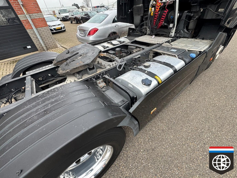 Renault T 520 Full spoiler - 2x tank - Alu wheels - T HIGH - super condition! - Tractor unit: picture 5 Renault T 520 Full spoiler - 2x tank - Alu wheels - T HIGH - super condition! - Tractor unit: picture 5